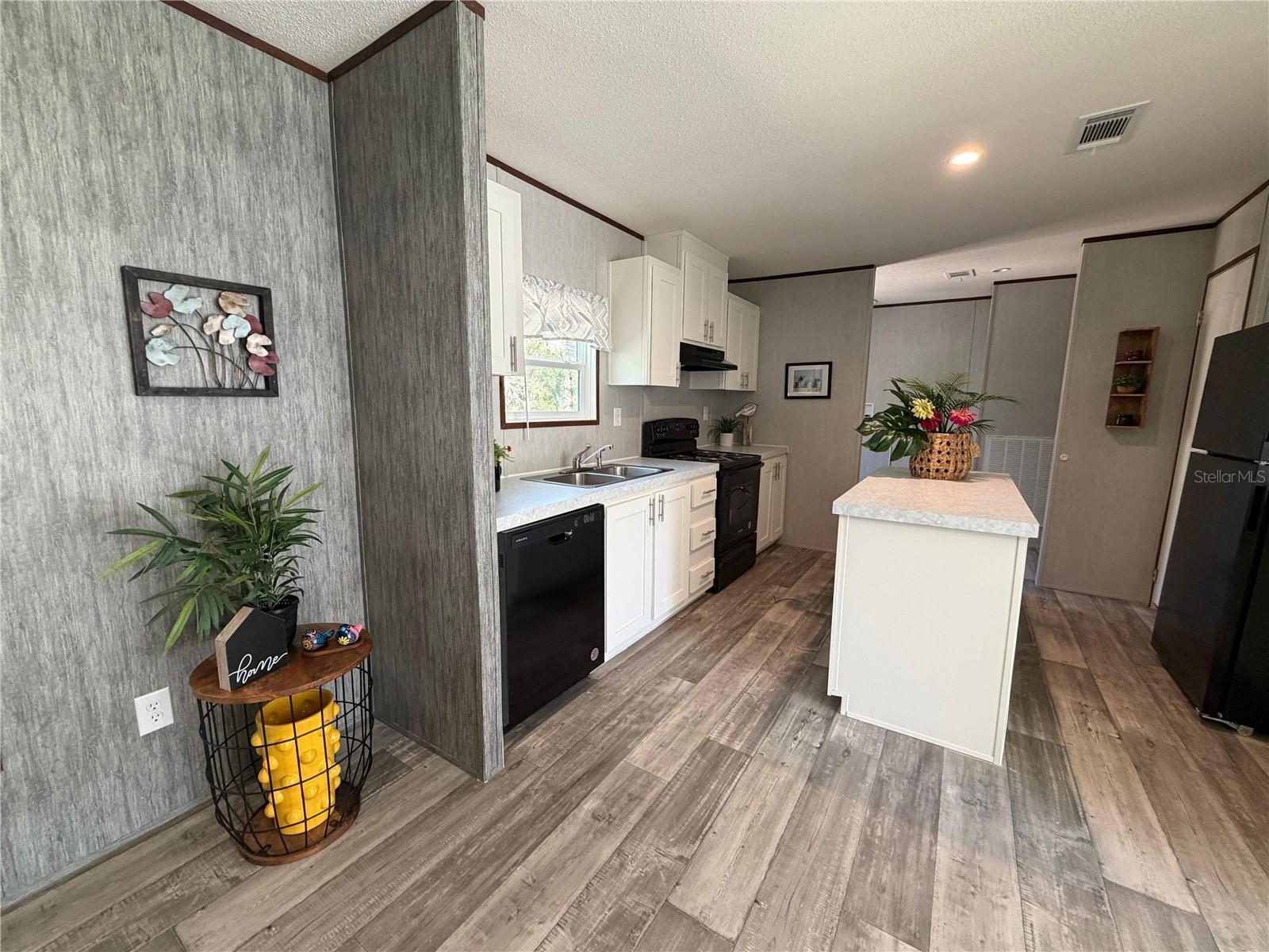 HOLIDAY HEIGHTS UNIT 02 - Residential