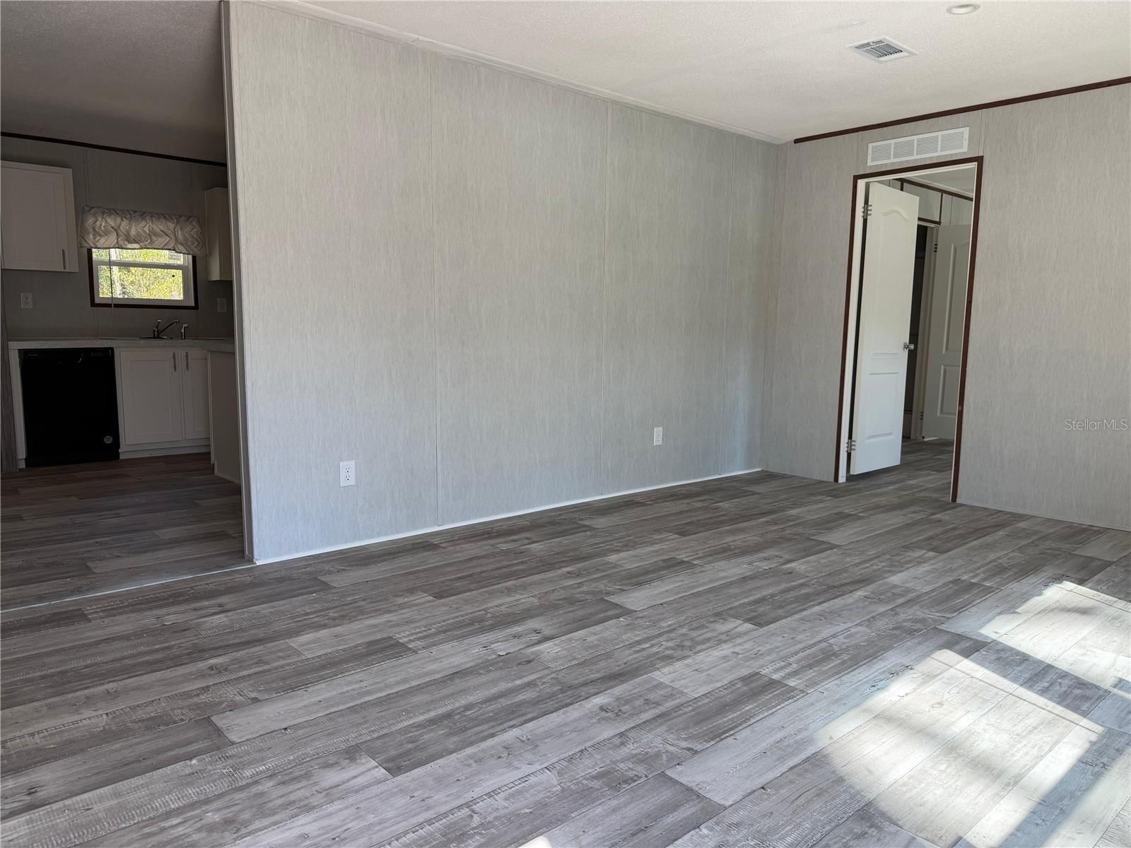 HOLIDAY HEIGHTS UNIT 02 - Residential