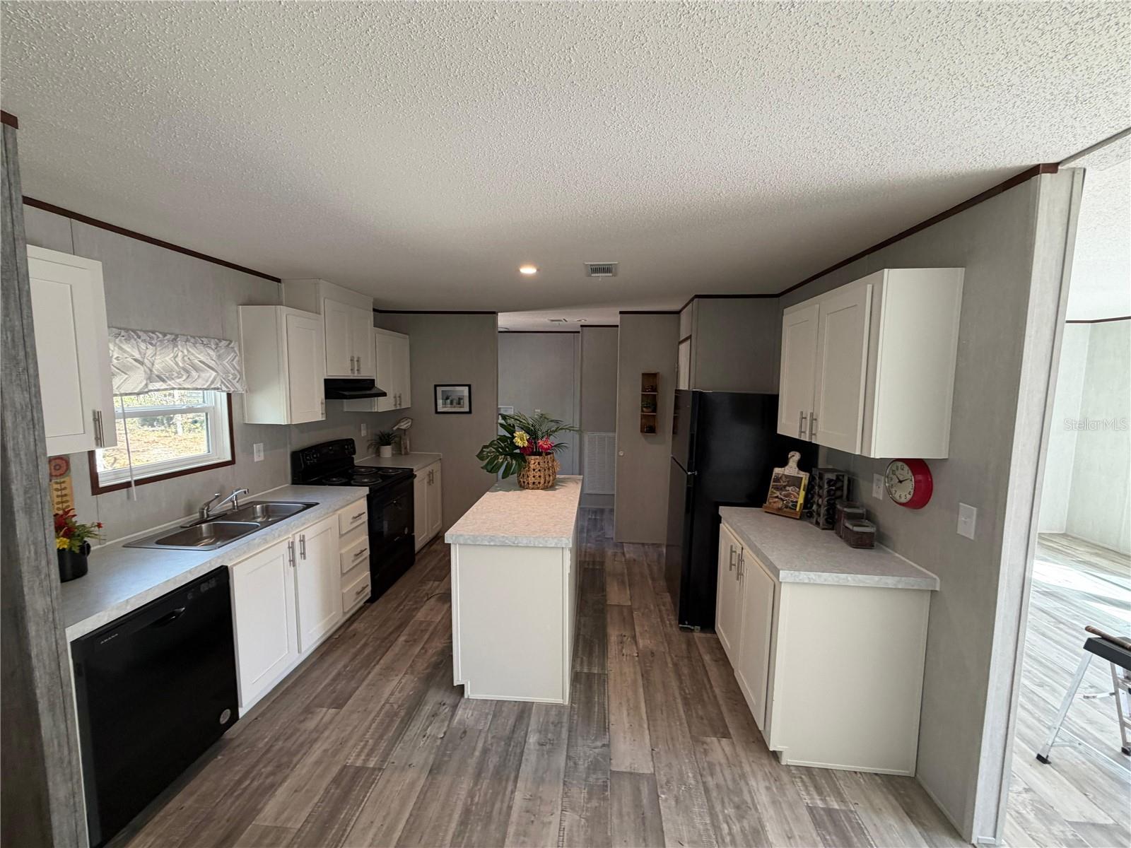 HOLIDAY HEIGHTS UNIT 02 - Residential