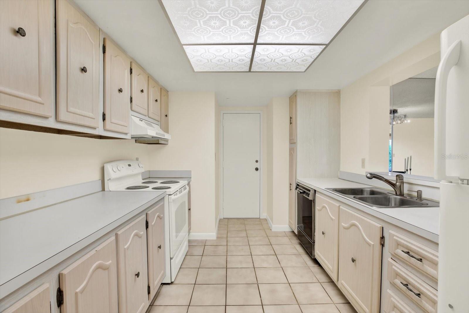 BAYSHORE DIPLOMAT A CONDOMINIU - Residential