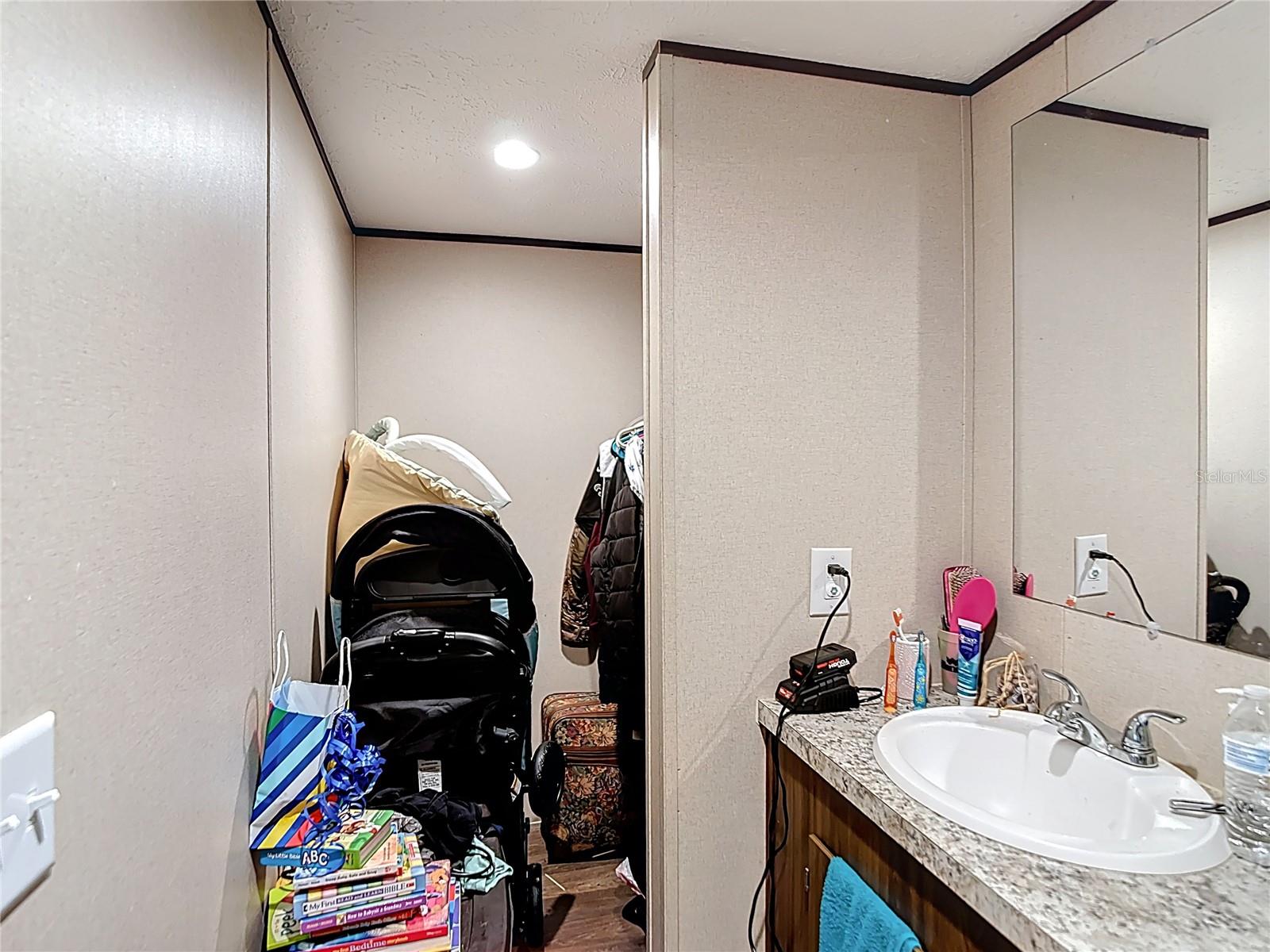 HIGH RDG ESTATES - Residential