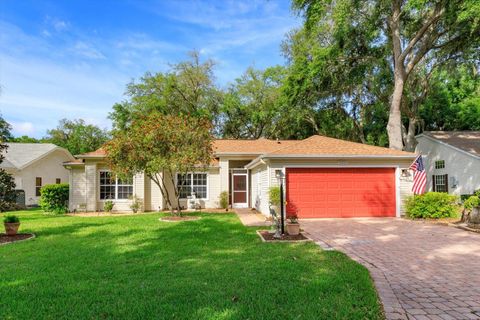 Photo of 25845 Glen Eagle Dr, Leesburg, FL 34748 (MLS # G5110201)