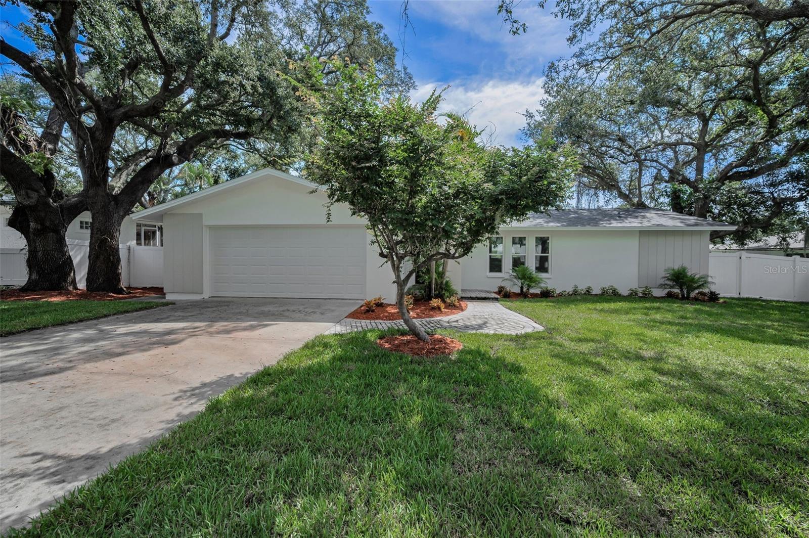 908 HIGHVIEW DRIVE