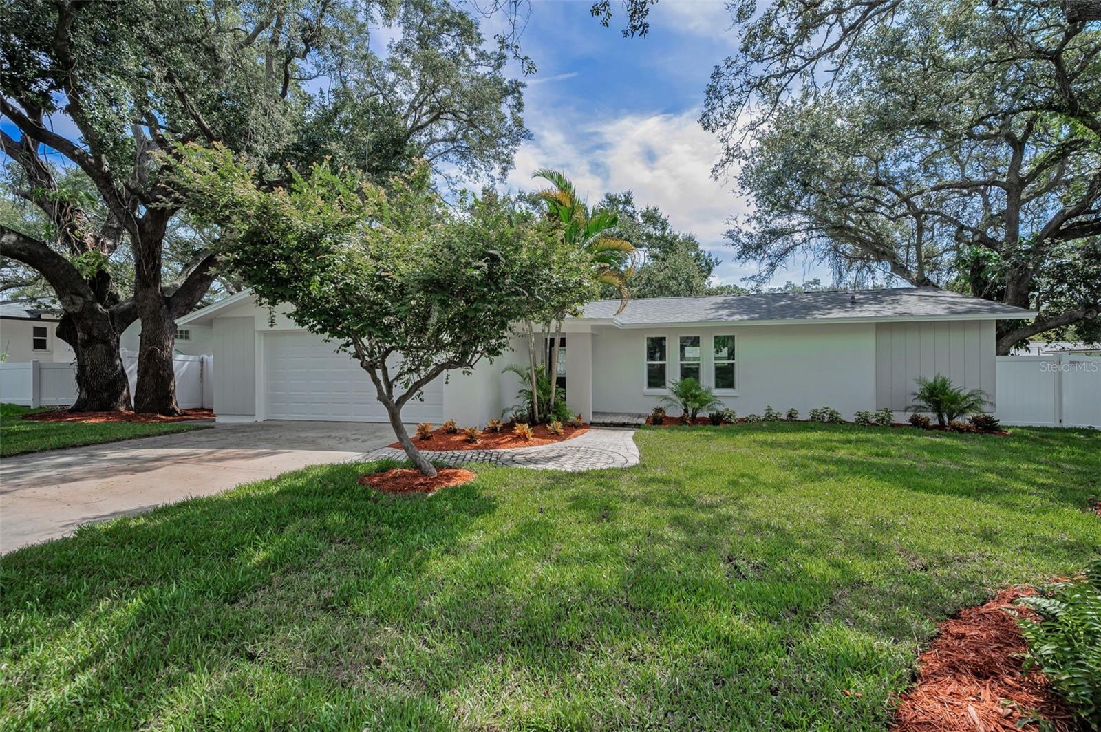 908 HIGHVIEW DRIVE