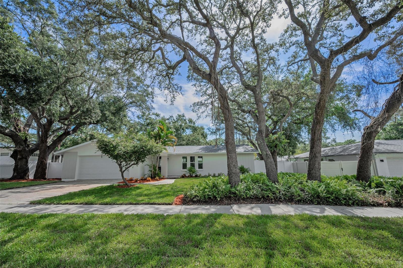 908 HIGHVIEW DRIVE