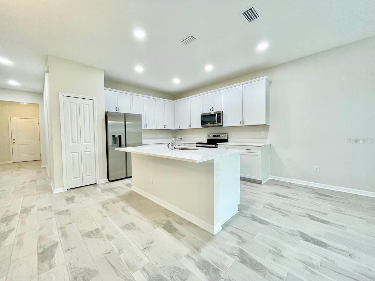 CALUSA CREEK TOWNHOMES - Residential Lease