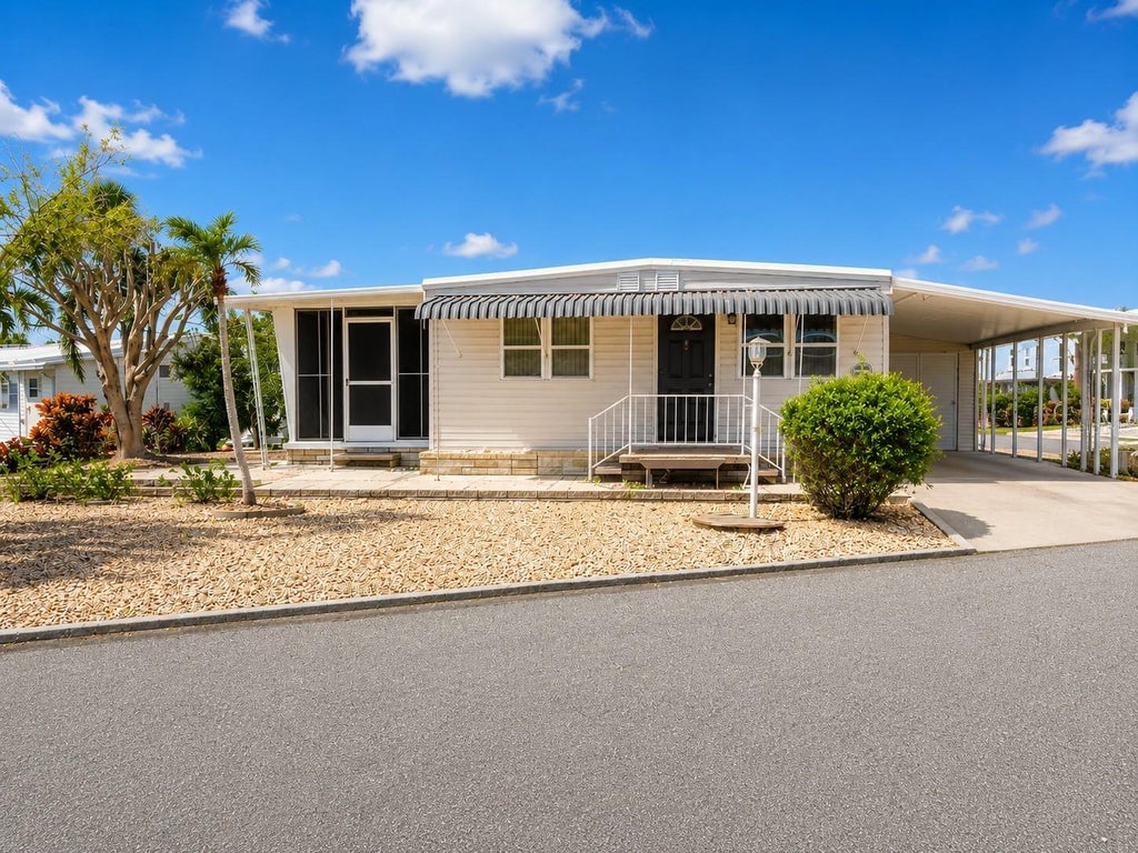 Photo of 6620 Connecticut Street, Bradenton, FL 34207 (MLS # A4705095)