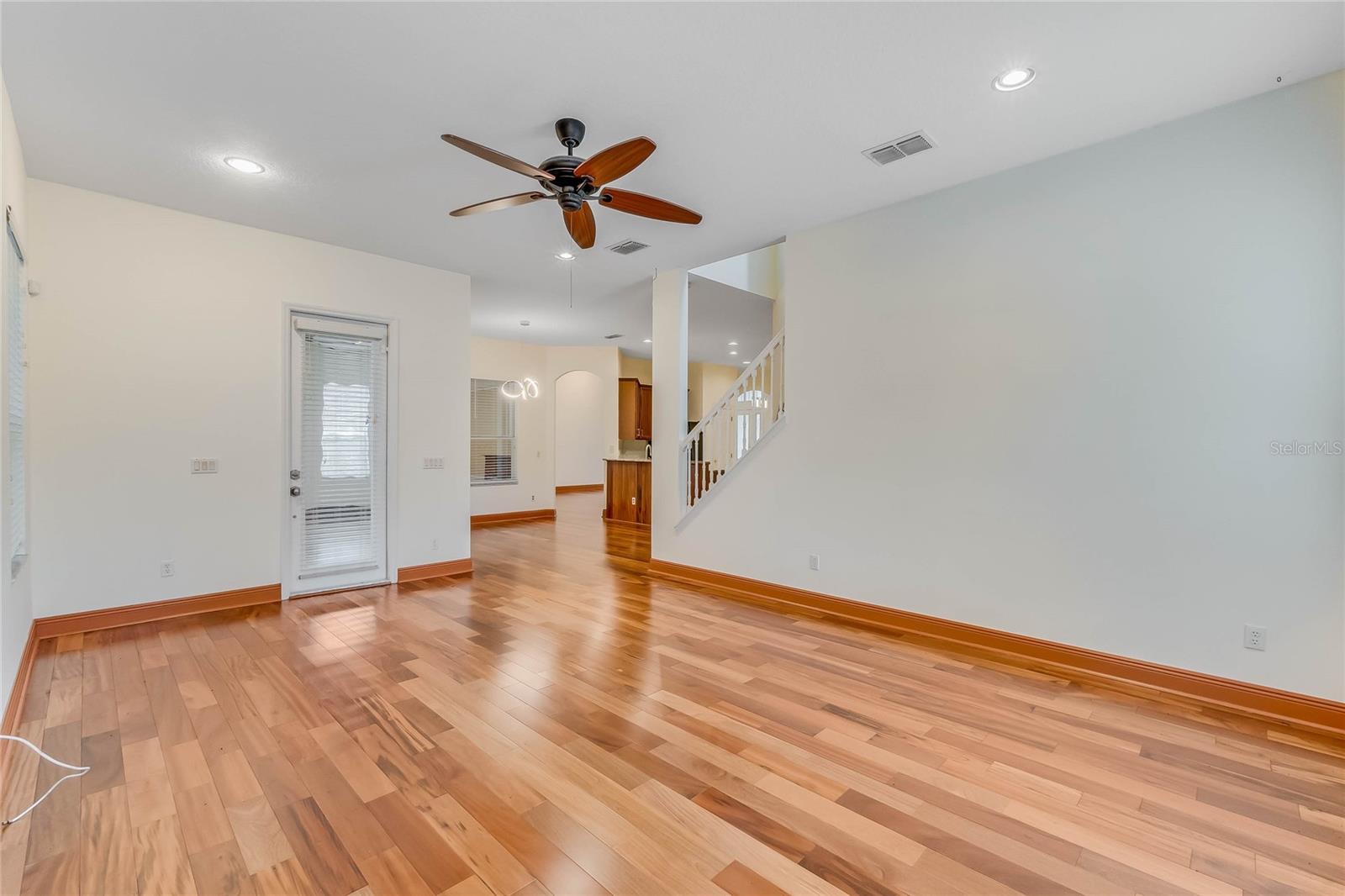 902 HIRE CIRCLE