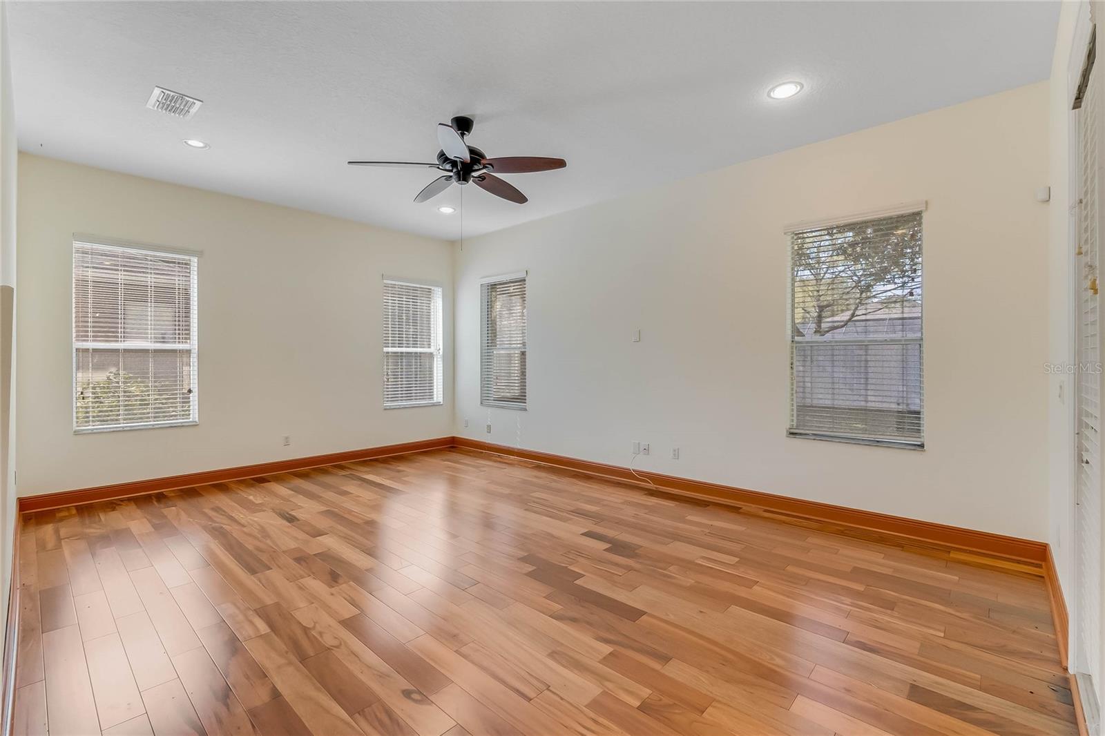 902 HIRE CIRCLE