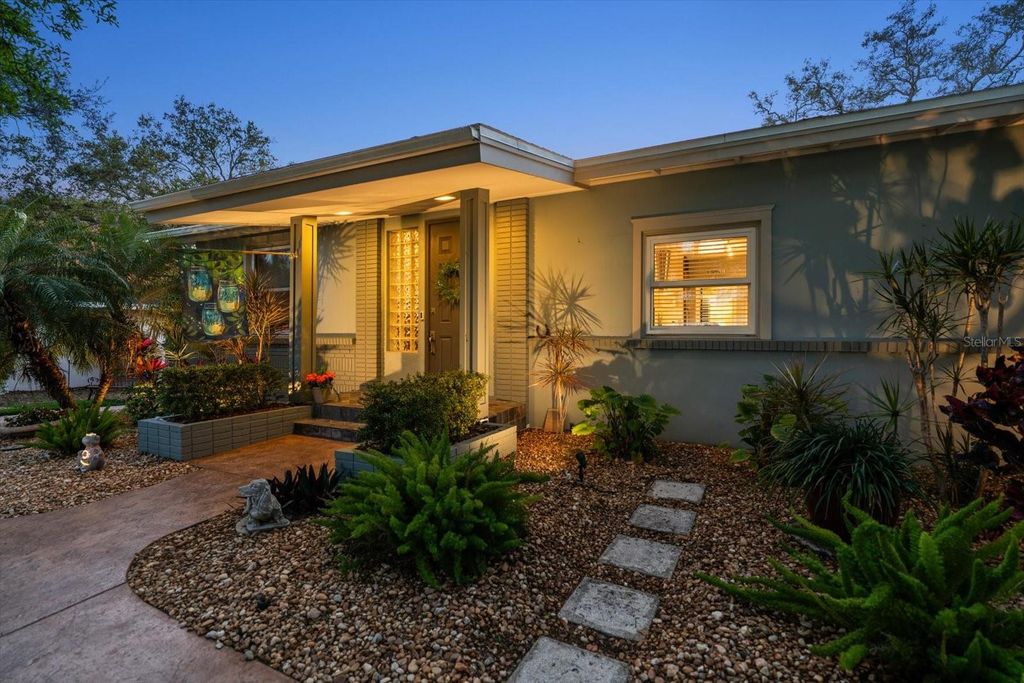 Photo of 210 Live Oak Lane, Largo, FL 33770 (MLS # TB8485018)