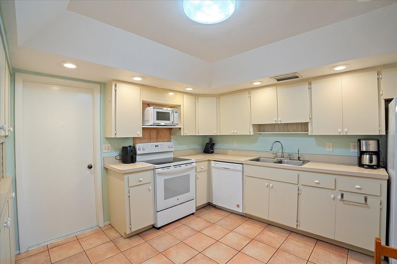 PALM-AIRE AT SARASOTA - Residential