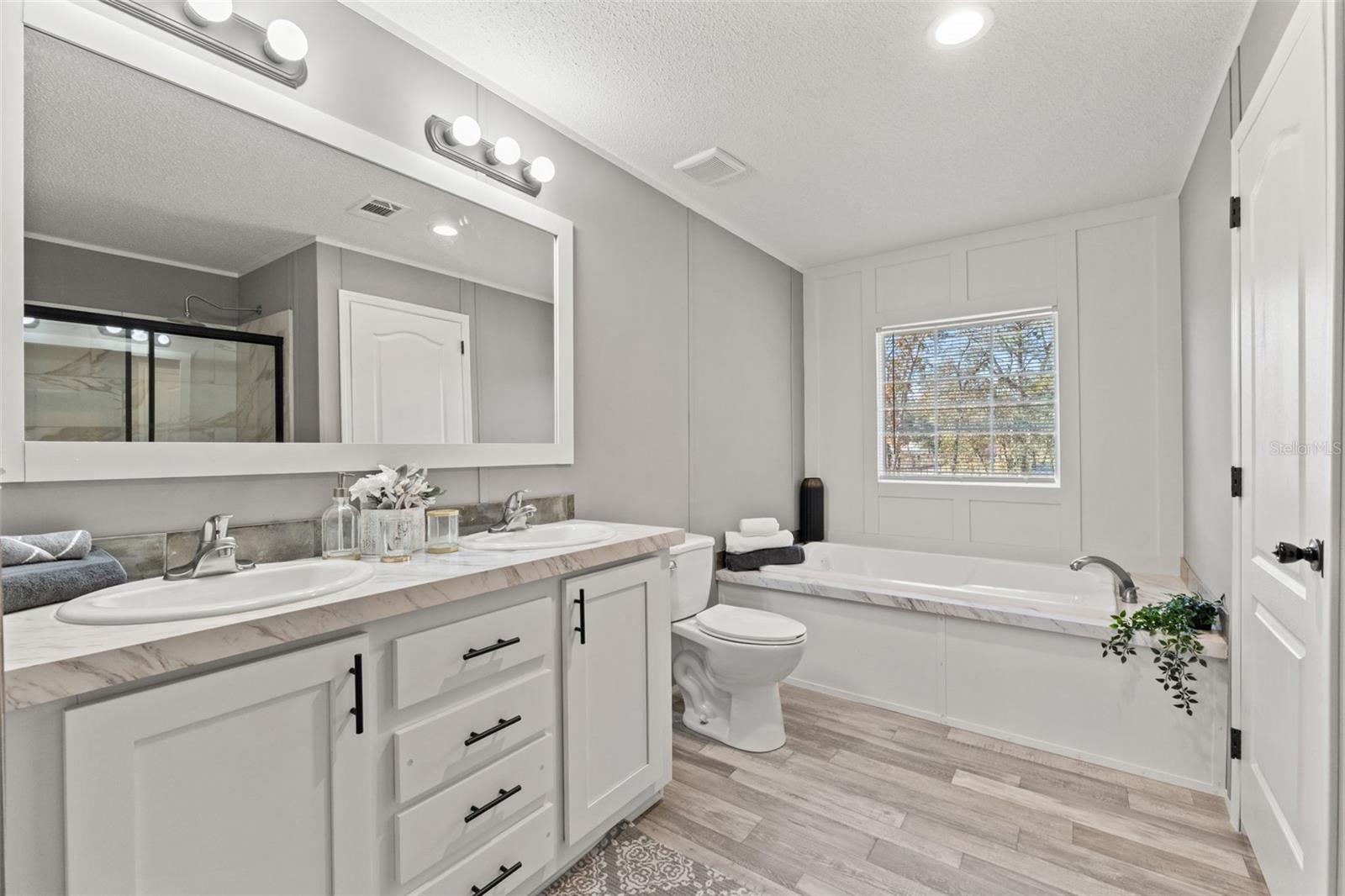 ENZO ESTATES - Residential