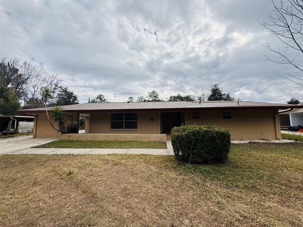 Photo of 1009 NW 36 Road, Gainesville, FL 32609 (MLS # GC537125)