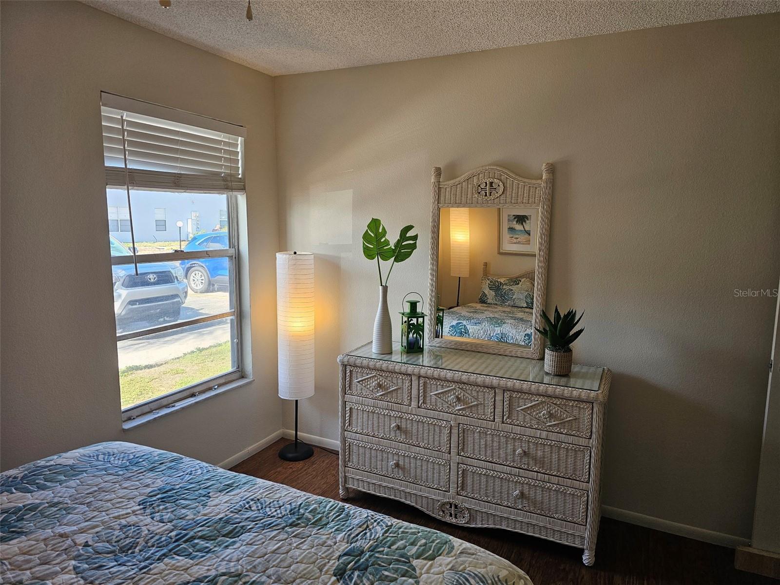 MIRROR LAKE SEC 4 - Residential Lease