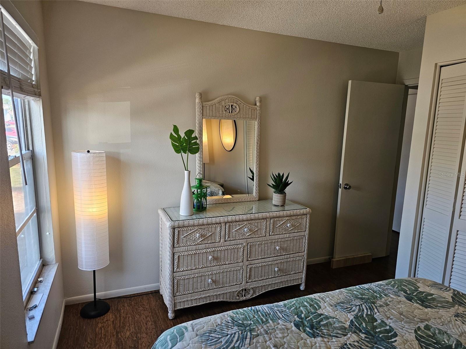 MIRROR LAKE SEC 4 - Residential Lease