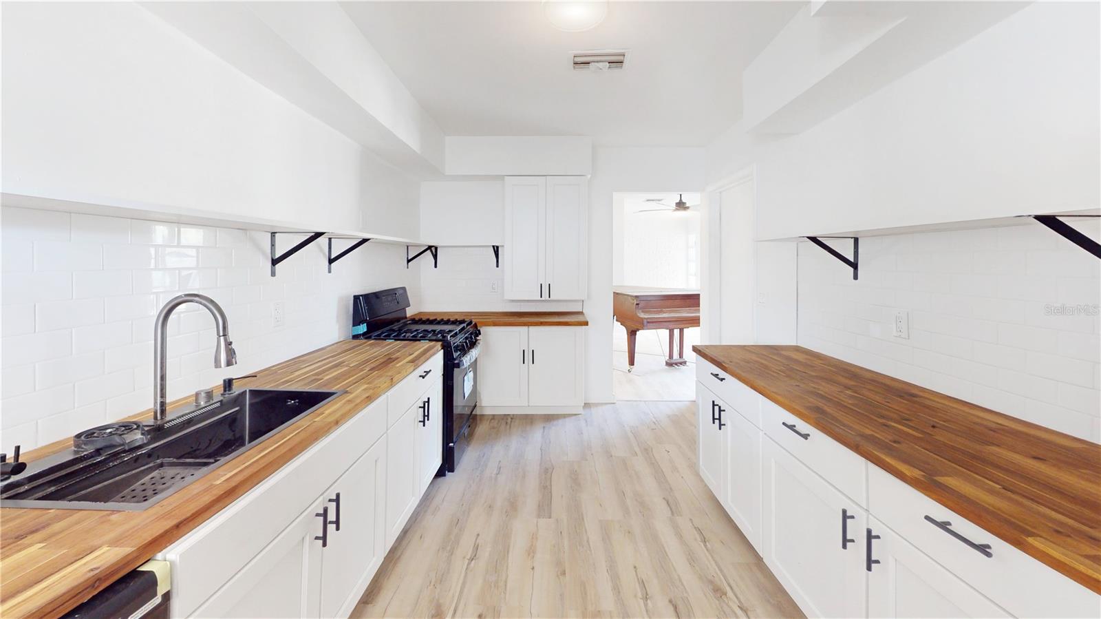 DELTONA LAKES UNIT 25 - Residential