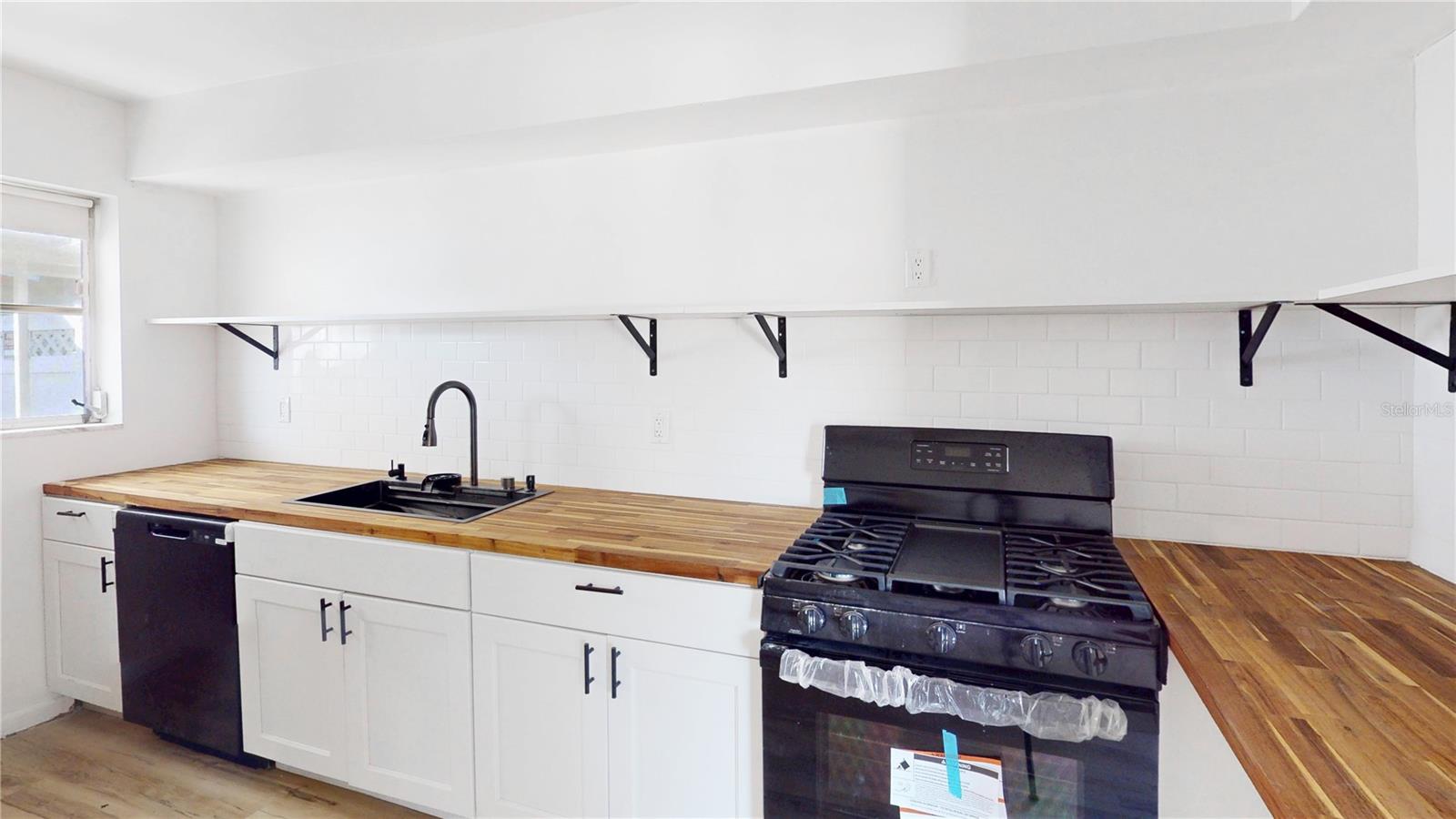 DELTONA LAKES UNIT 25 - Residential