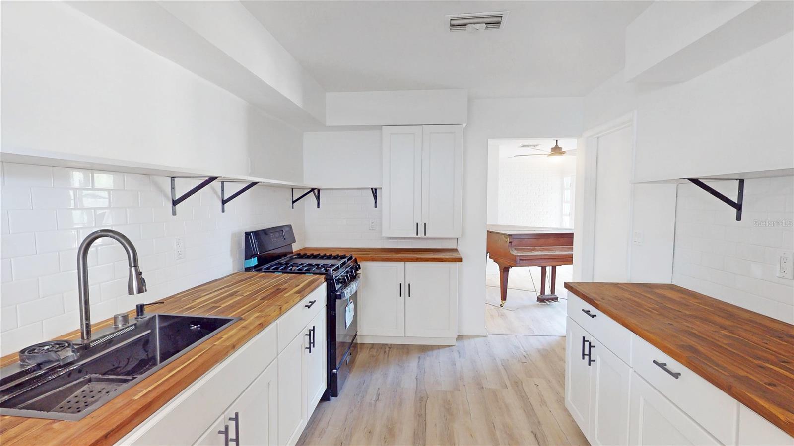 DELTONA LAKES UNIT 25 - Residential