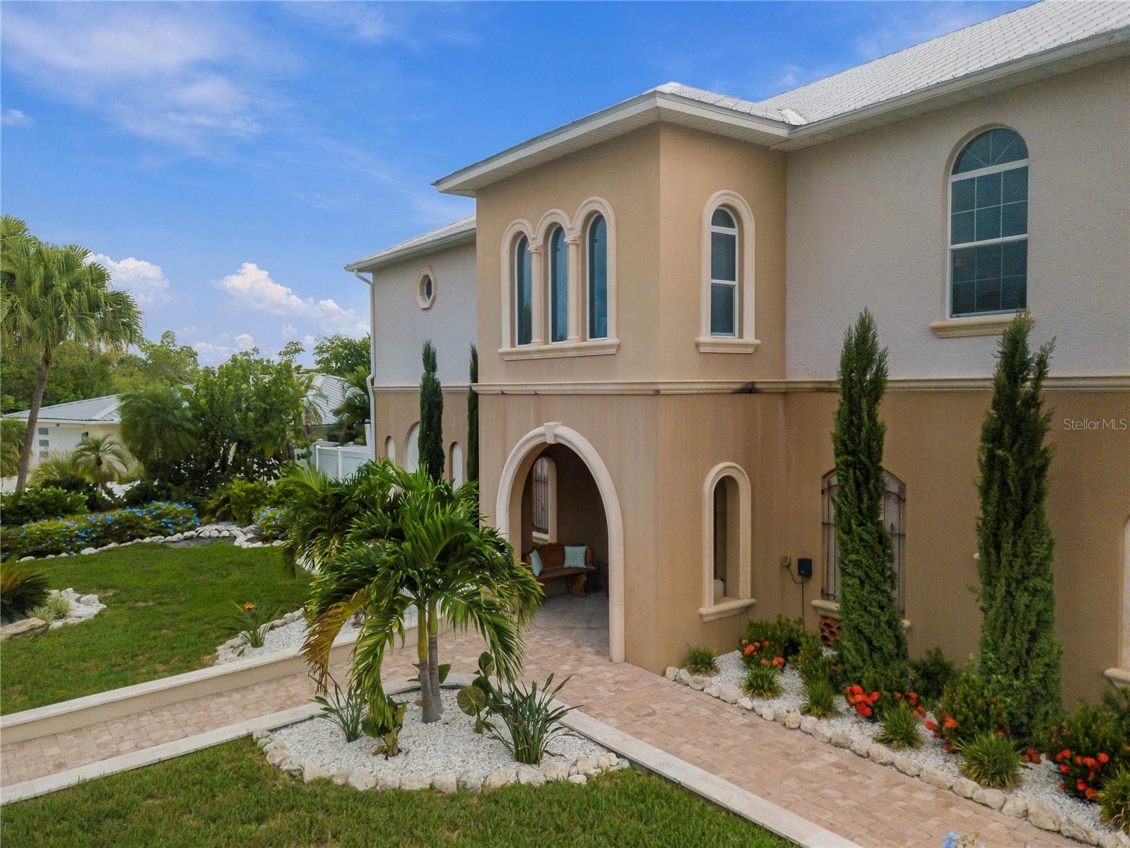 908 BAYSHORE DRIVE
