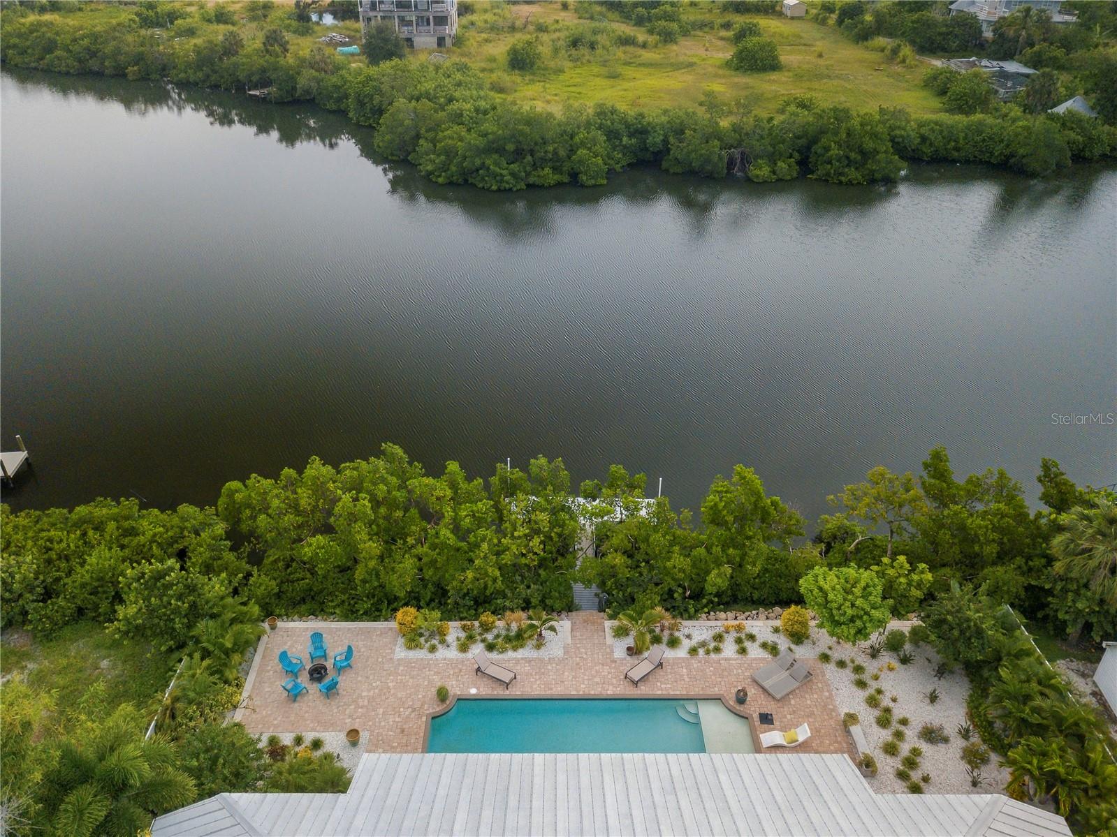 908 BAYSHORE DRIVE