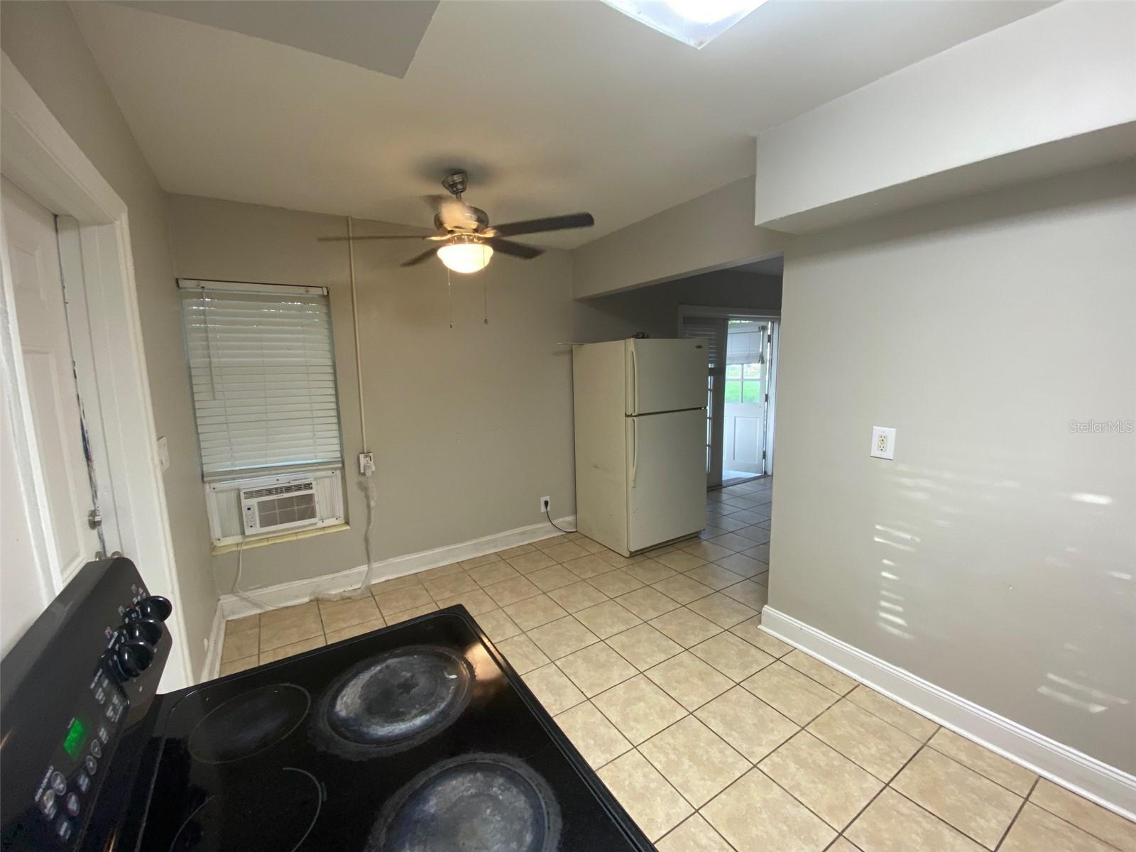 PALM HEIGHTS RESUB - Residential Lease