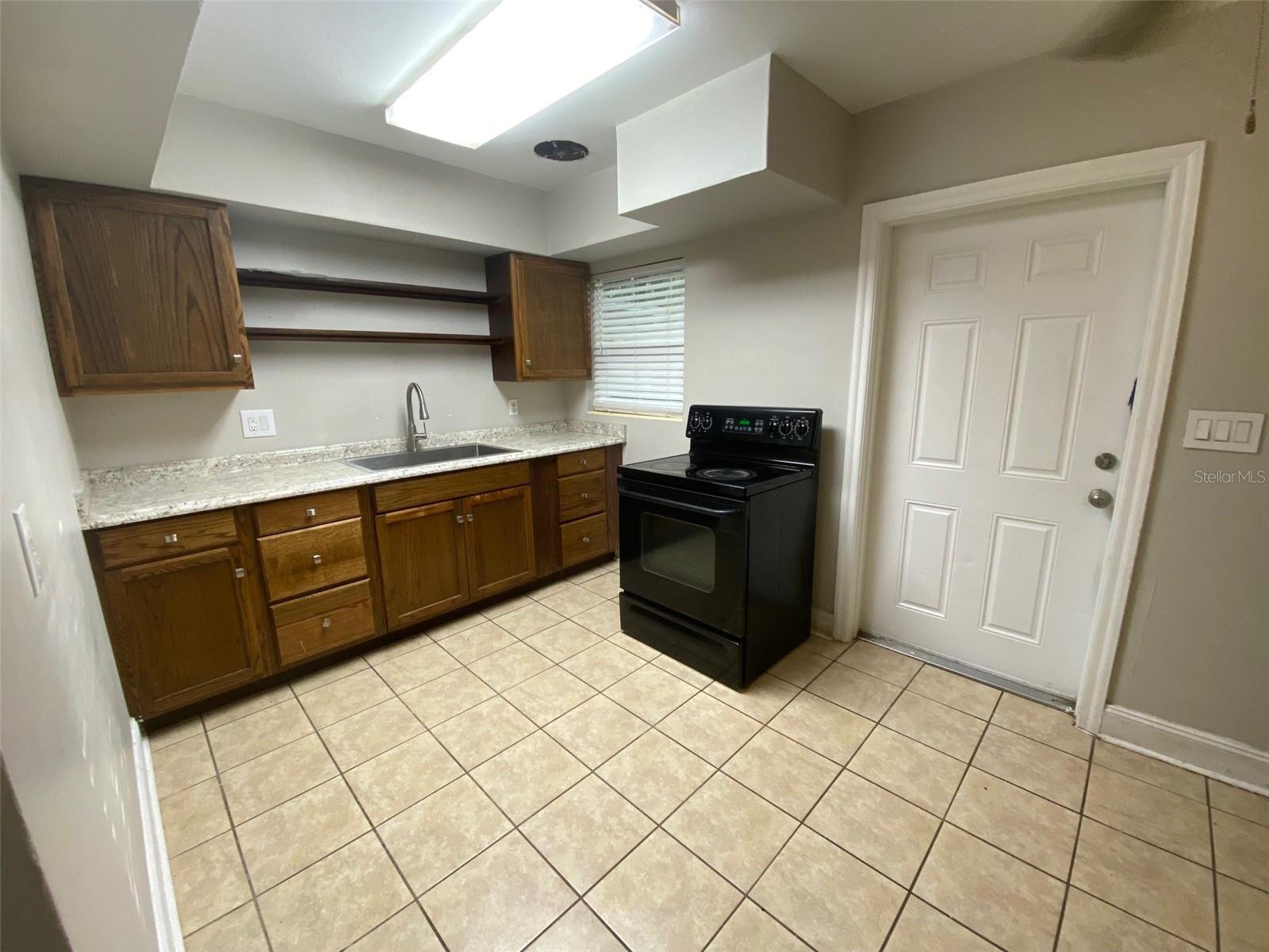 PALM HEIGHTS RESUB - Residential Lease