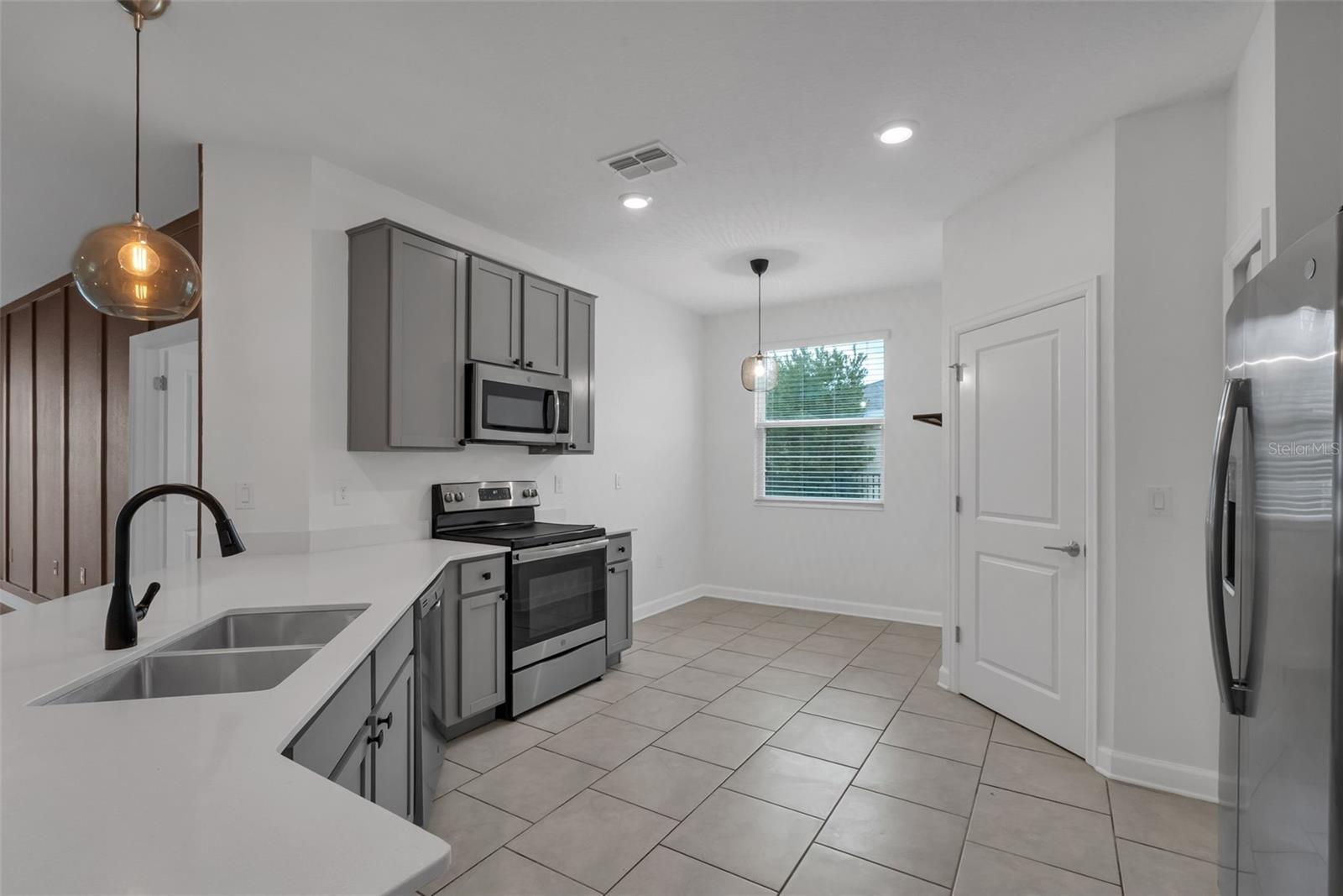 ESTATES AT LAKE HAMMOCK - Residential