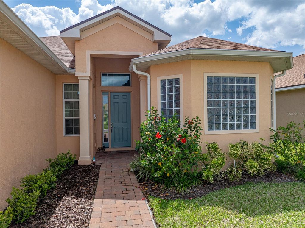 Photo of 1124 Sawgrass Drive, Winter Haven, FL 33884 (MLS # P4934195)