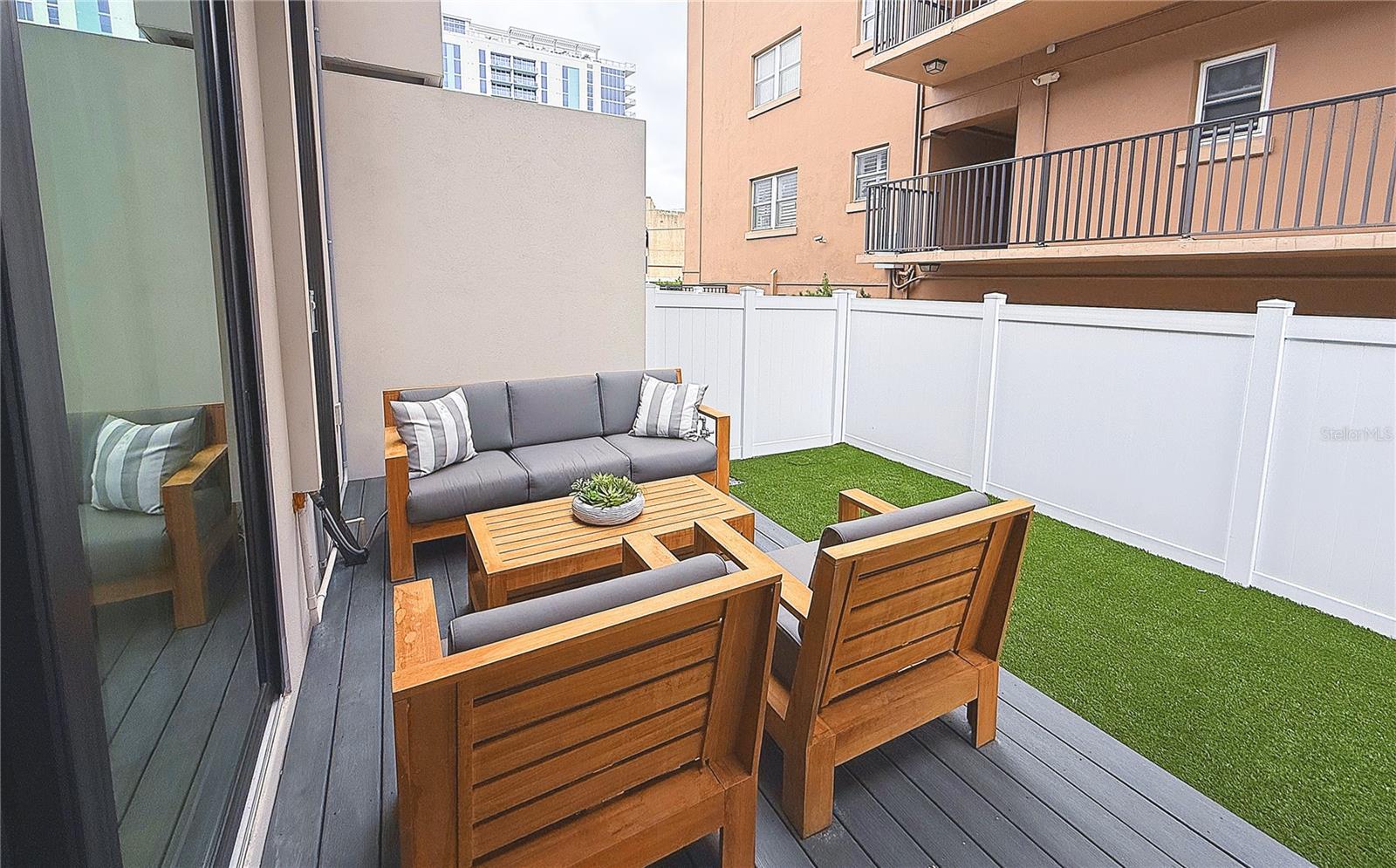 8TH STREET TWNHMS - Residential