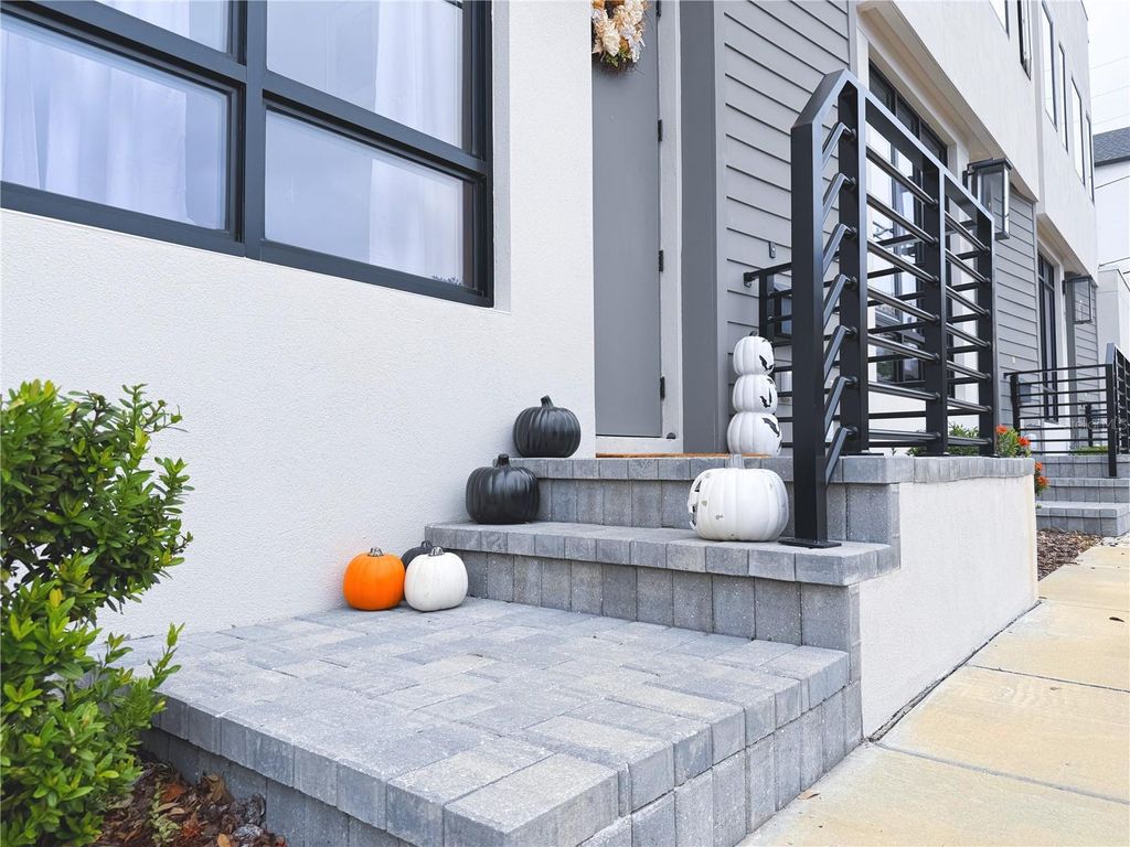 Photo of 233 8th Street N, St Petersburg, FL 33701 (MLS # TB8461699)