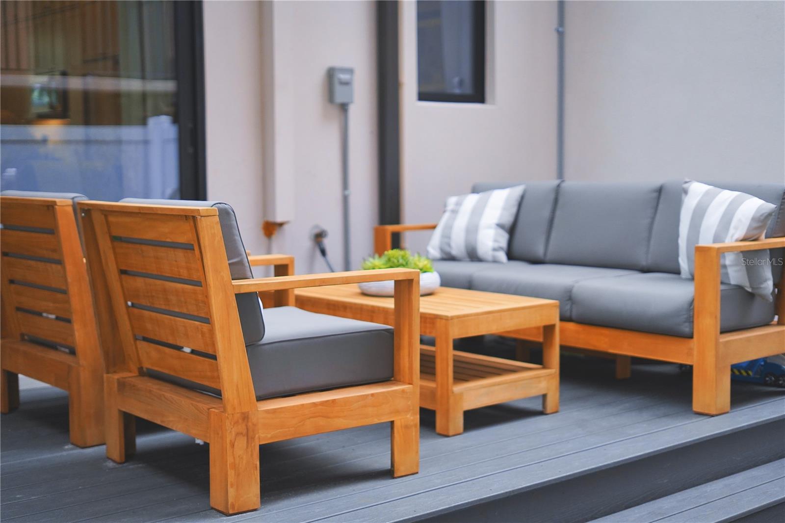 8TH STREET TWNHMS - Residential