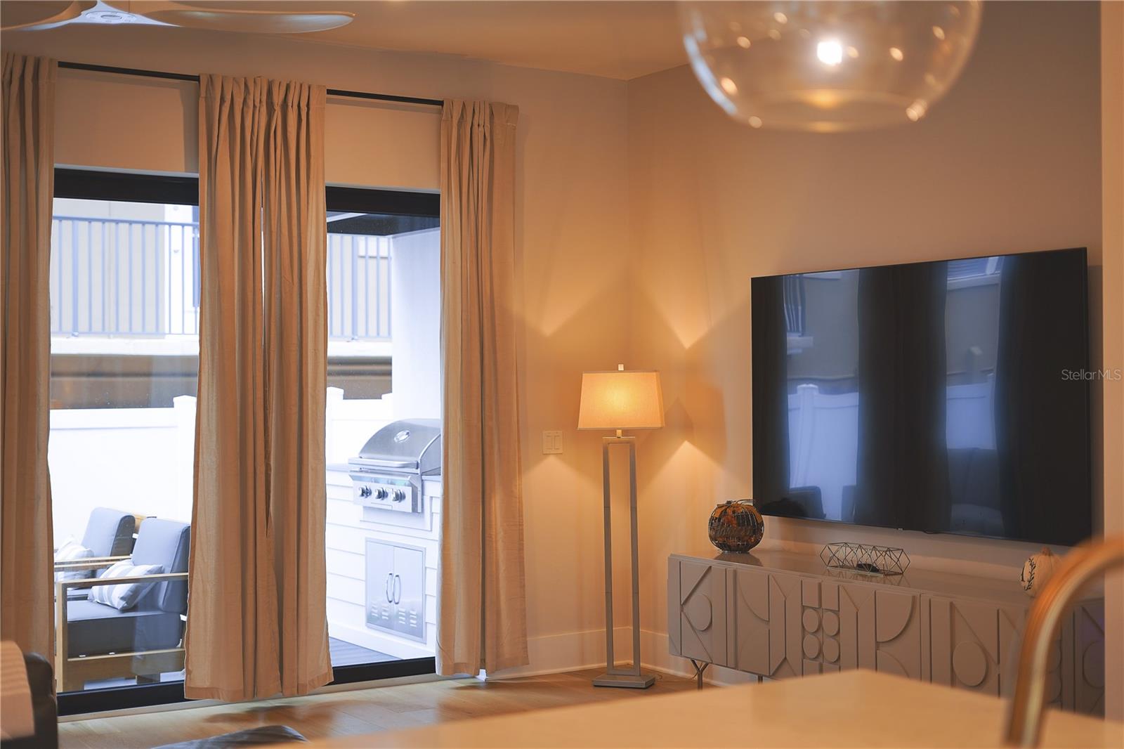 8TH STREET TWNHMS - Residential