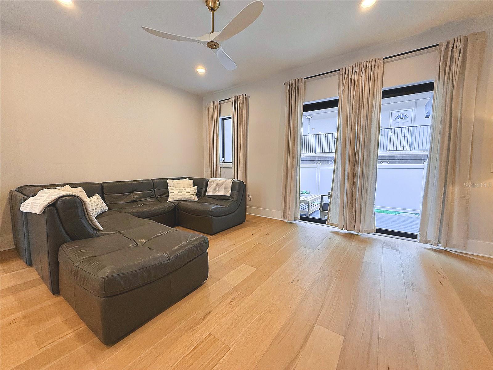 8TH STREET TWNHMS - Residential