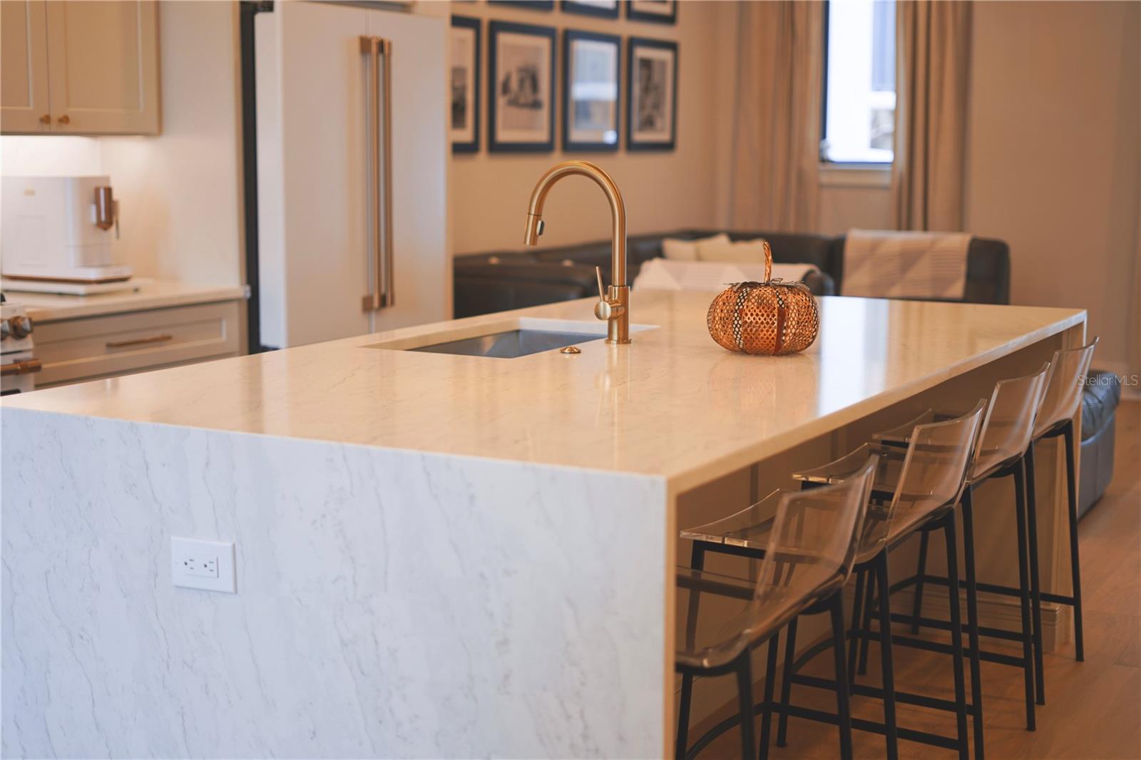 8TH STREET TWNHMS - Residential