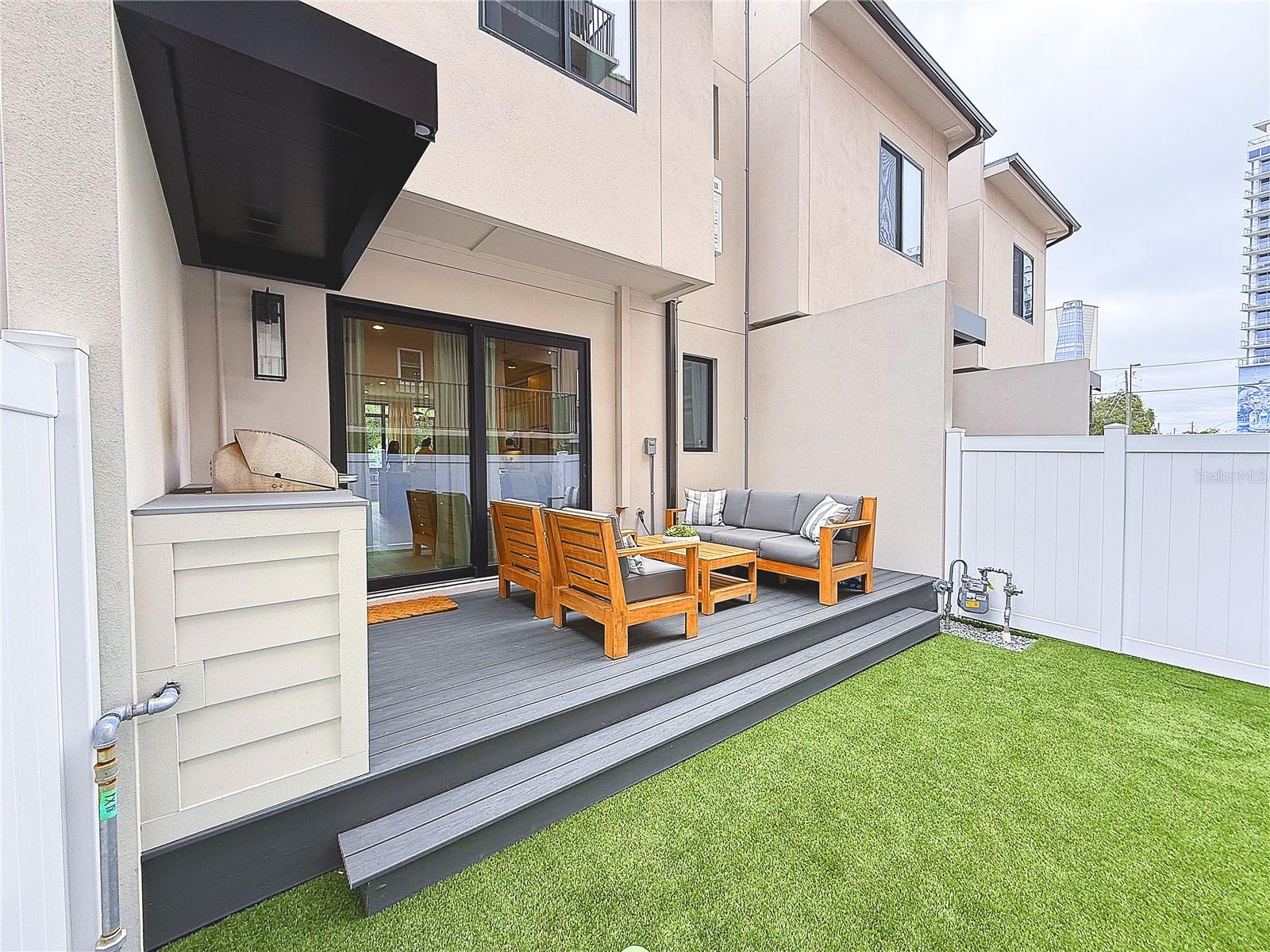 8TH STREET TWNHMS - Residential