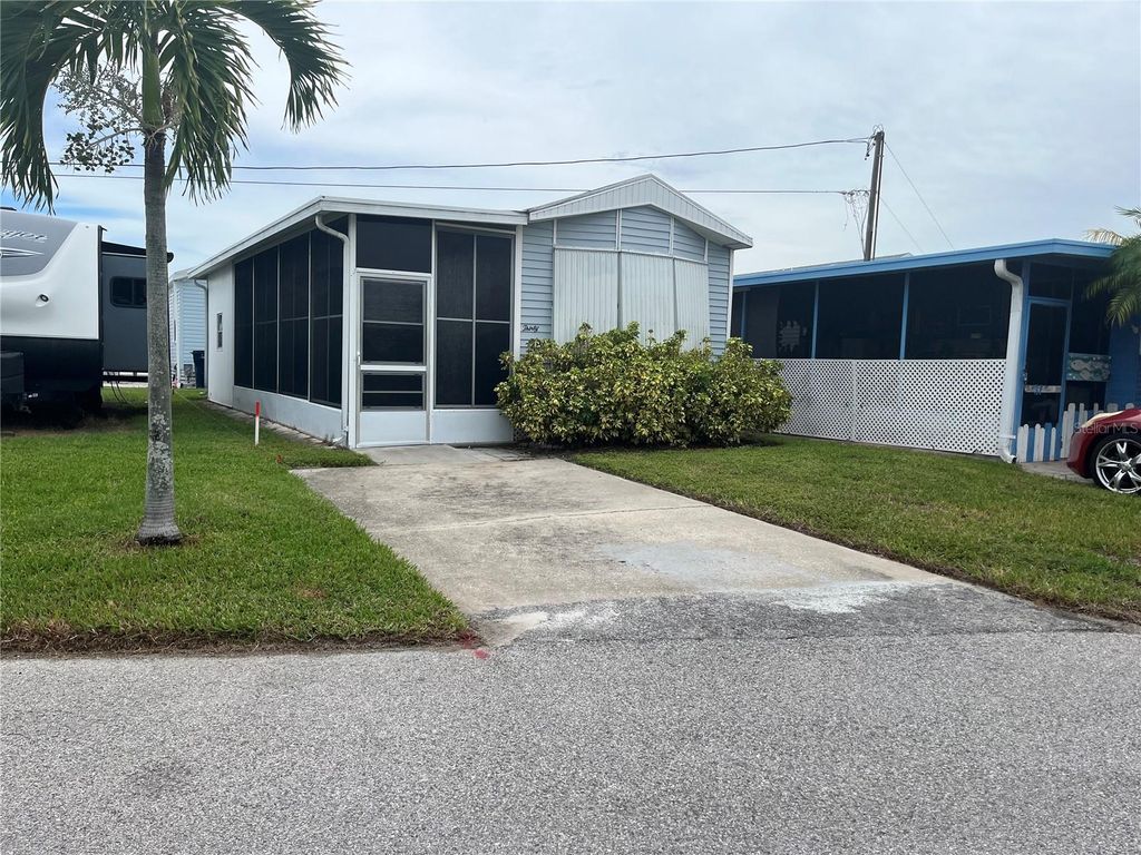 Photo of 30 MONTEGO DRIVE, PALMETTO, FL 34221 (MLS # A4584099)