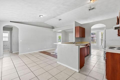 Single Family Residence in DAYTONA BEACH FL 816 GROVE AVENUE 4.jpg