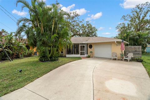 A home in PALMETTO