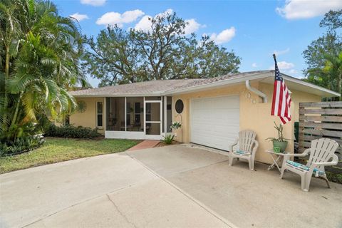 A home in PALMETTO