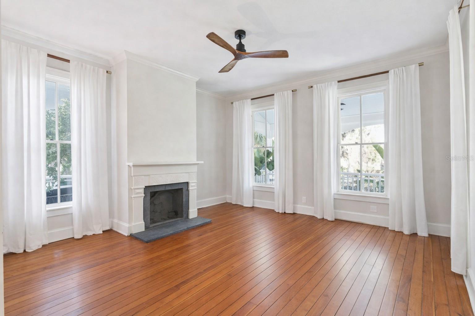 LAKE HELEN - Residential