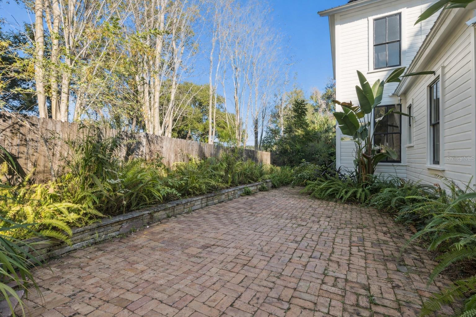 LAKE HELEN - Residential