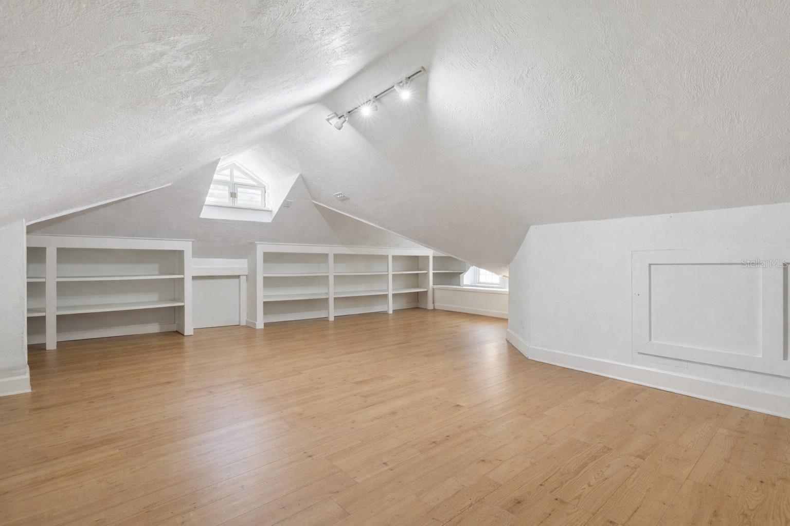 LAKE HELEN - Residential