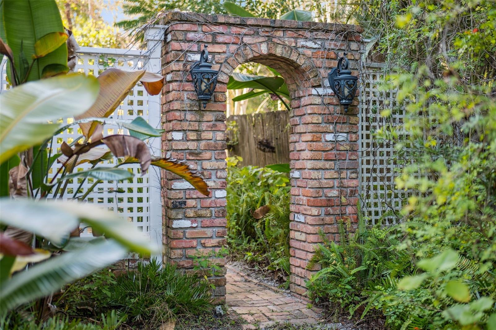 LAKE HELEN - Residential