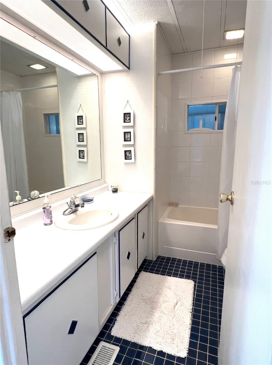 HOL MOB ESTATES 2ND ADD - Residential