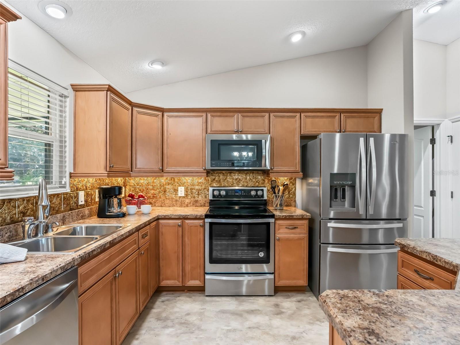 828 SILVER OAK AVENUE