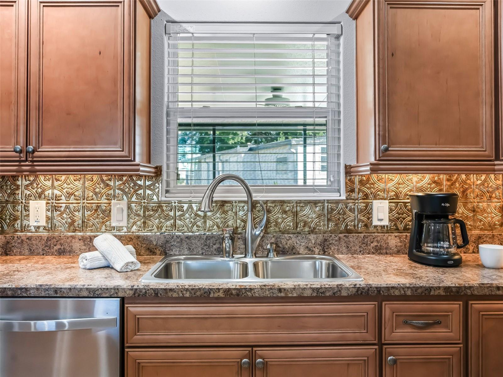 828 SILVER OAK AVENUE