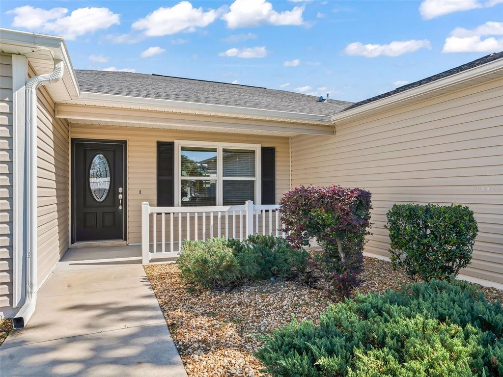 Photo of 828 Silver Oak Avenue, The Villages, FL 32159 (MLS # G5104555)