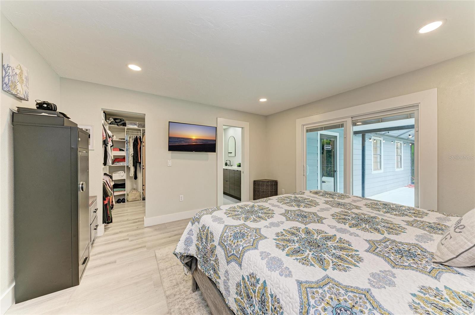LAKE SARASOTA - Residential