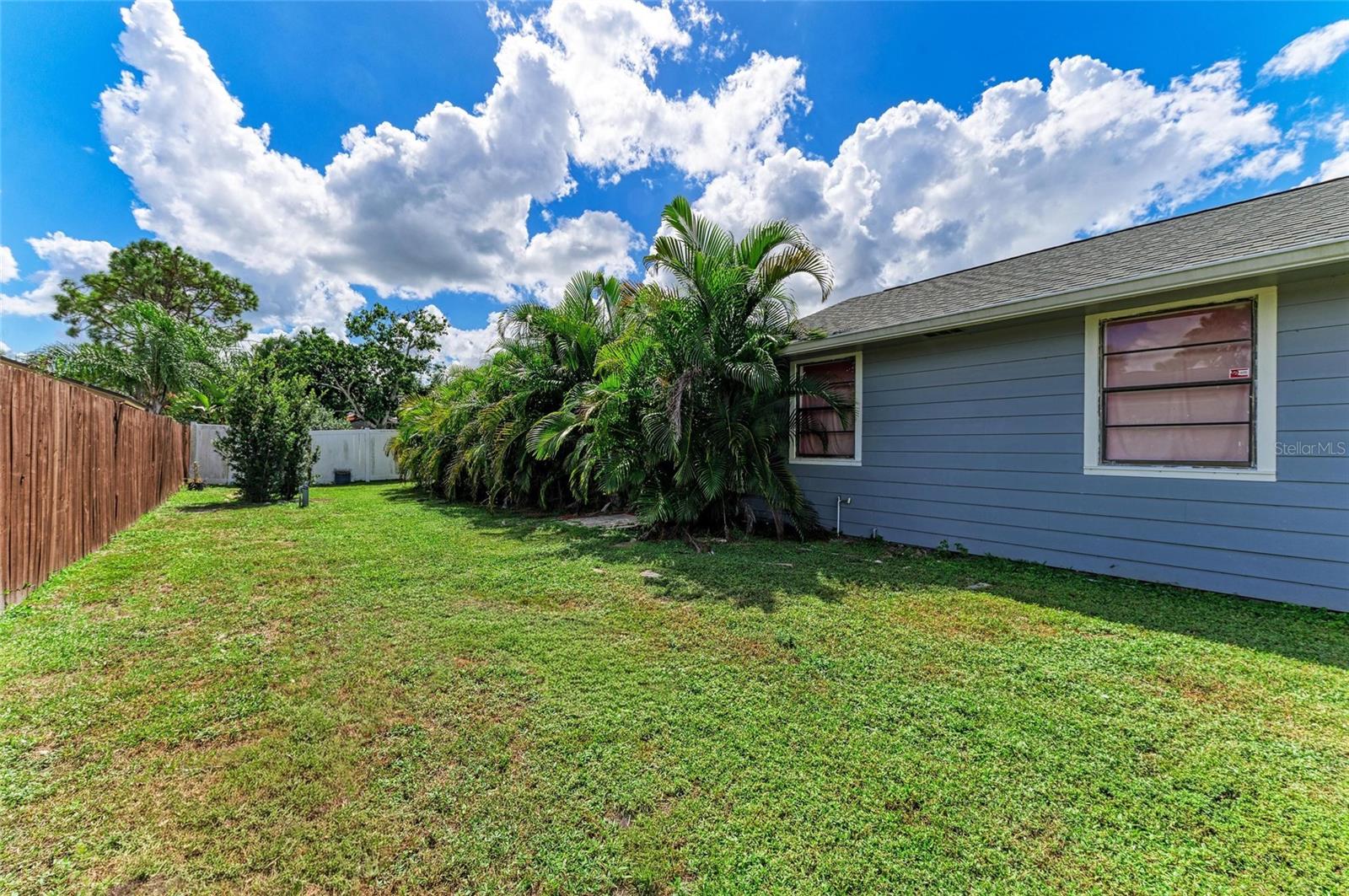LAKE SARASOTA - Residential