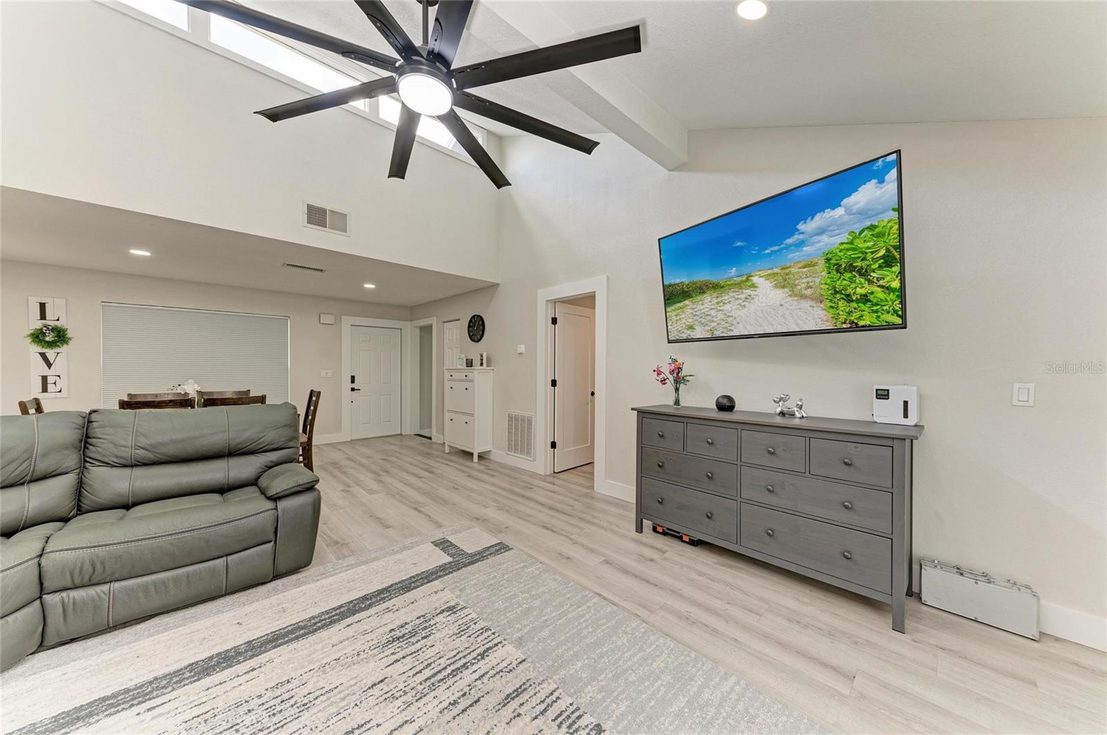 LAKE SARASOTA - Residential